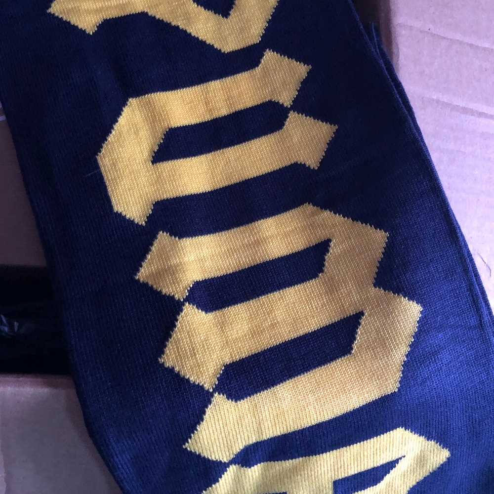 Brand new fenty puma scarf 🧣